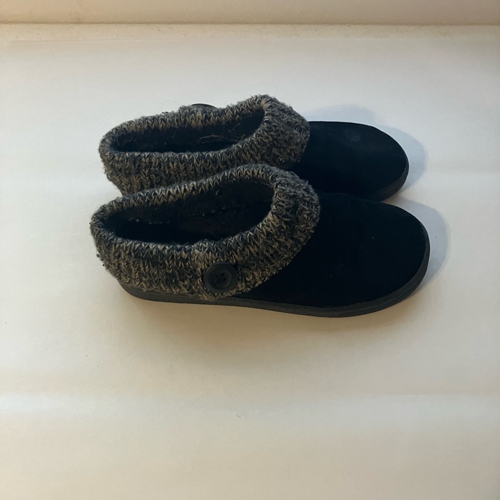Clark Women’s Slip On Leather And Fleece Shoes Sz 7 Black Fall Casual